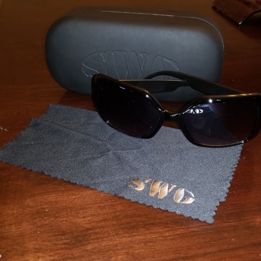 SWG Sunglasses with case and cleaning cloth